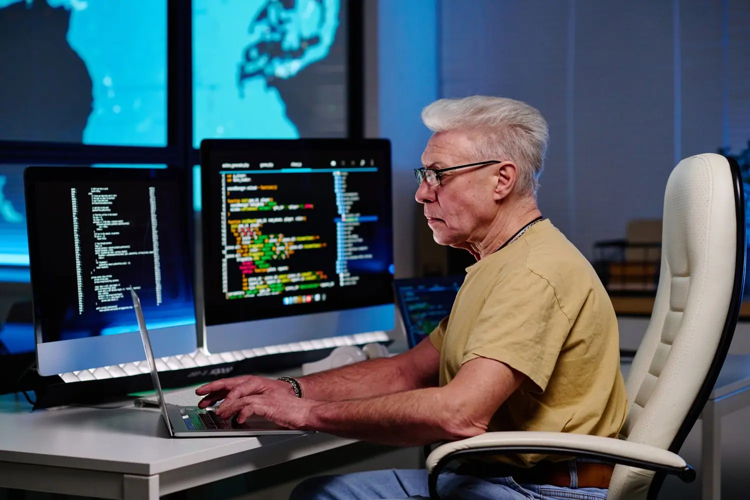 Cyberbezpieczeństwo dla seniorów - przewodnik po bezpiecznym internecie