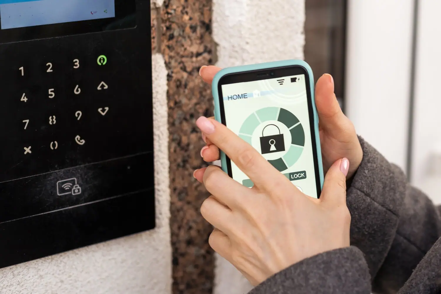Instalacja systemu alarmowego w domu - podstawy dla początkujących