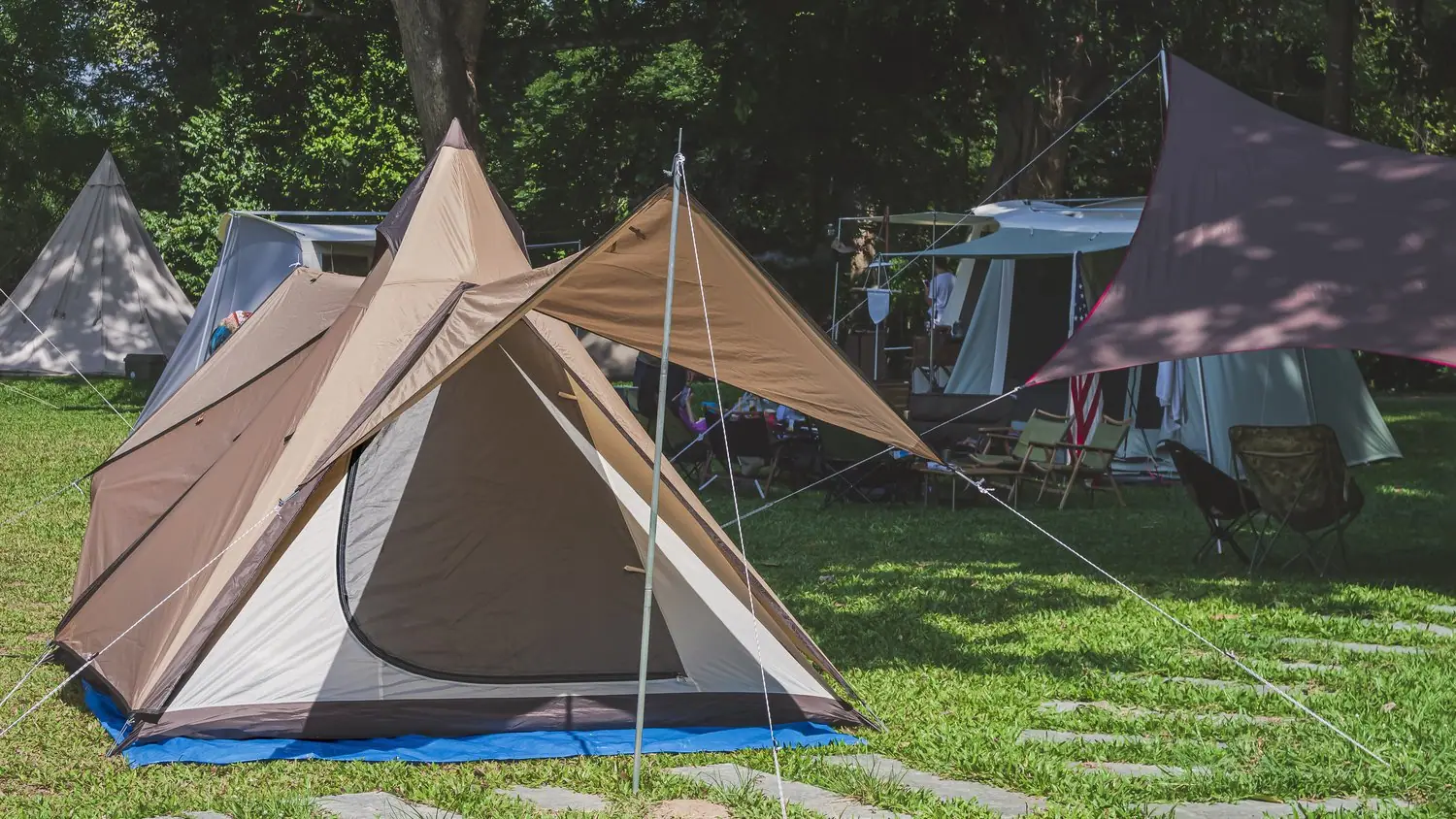 Jak wybrać odpowiedni namiot na camping - rodzaje i kluczowe parametry