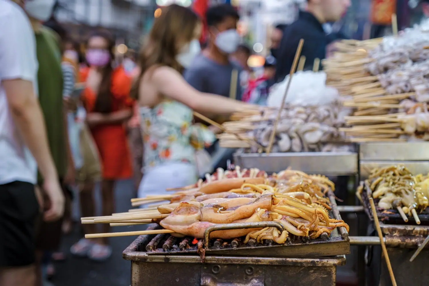 Street food na świecie - jak bezpiecznie i świadomie jeść podczas podróży